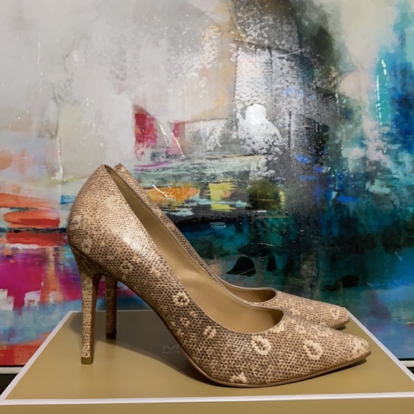 Michael Kors Claire Pump Embossed Leather Pumps - Picture 7 of 9